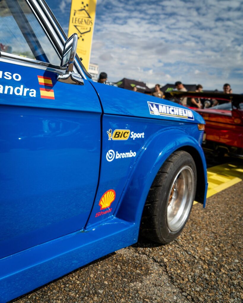 Wide body front fenders BMW 2002