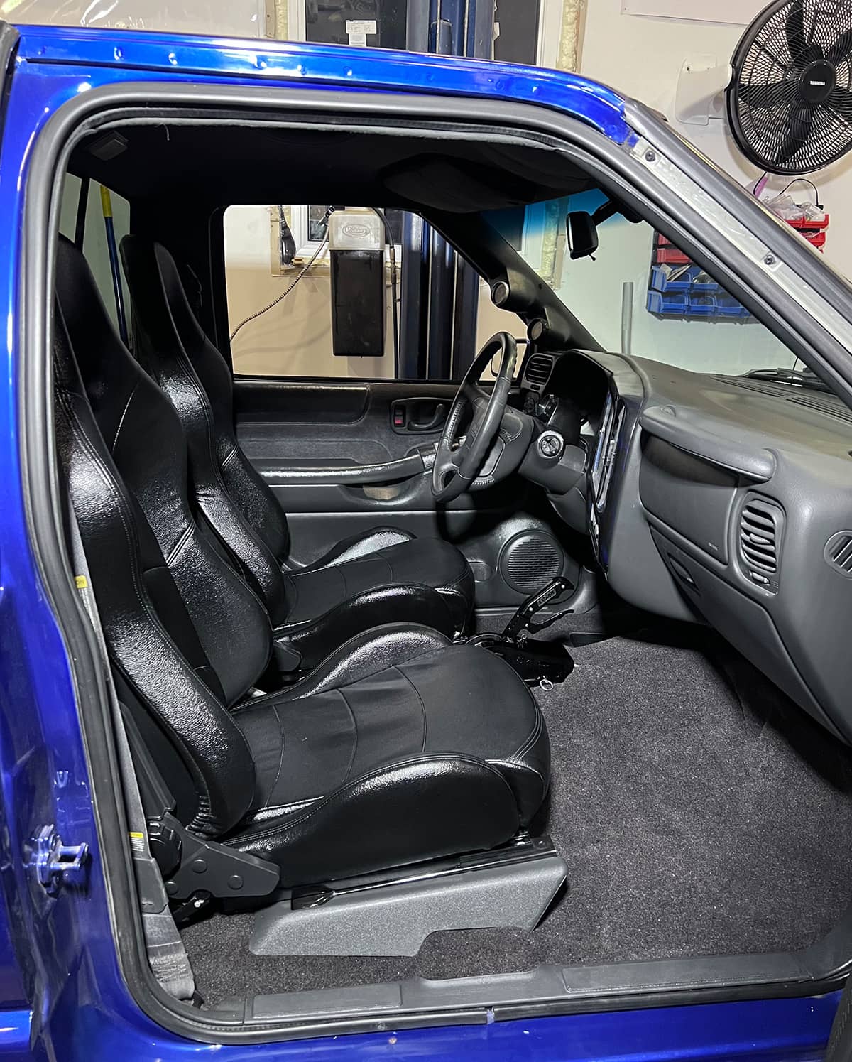 Chevy S10 / GMC Sonoma with racing seats or sport buckets