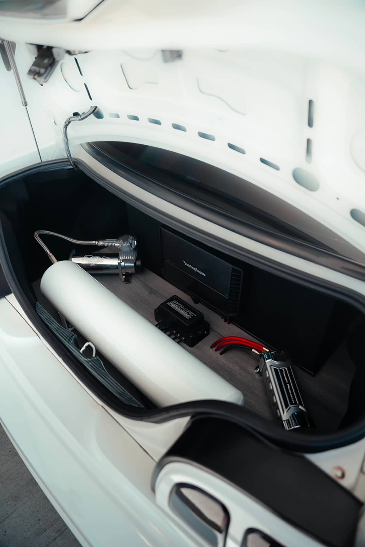 Airlift air tank with suspension control module in the trunk